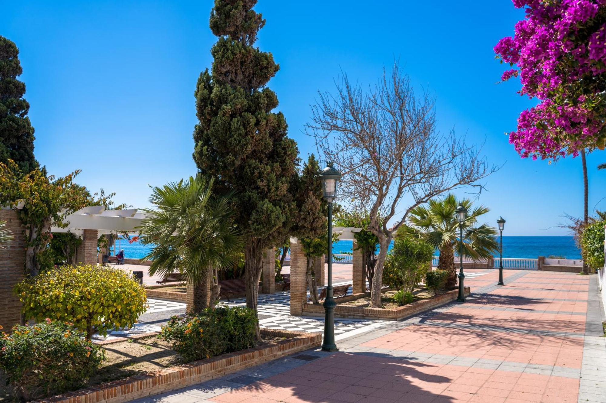 Torrecilla Sirena Beach Нерха Екстериор снимка